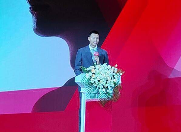 雅各布·艾洛蒂致敬并发言 时间：2025.TCL Chinese Theatre）举行的手印和脚印留名仪式，演员雅各布·艾洛蒂到场致敬并发表感言。