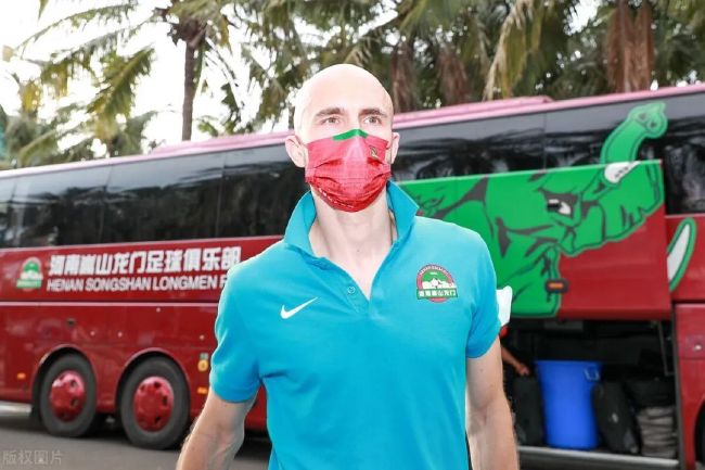 影片发布一组角色剧照，并同步曝光演员阵容，在杭州的湖光山色中，正上演这场关于“爱和美味”的温暖故事。